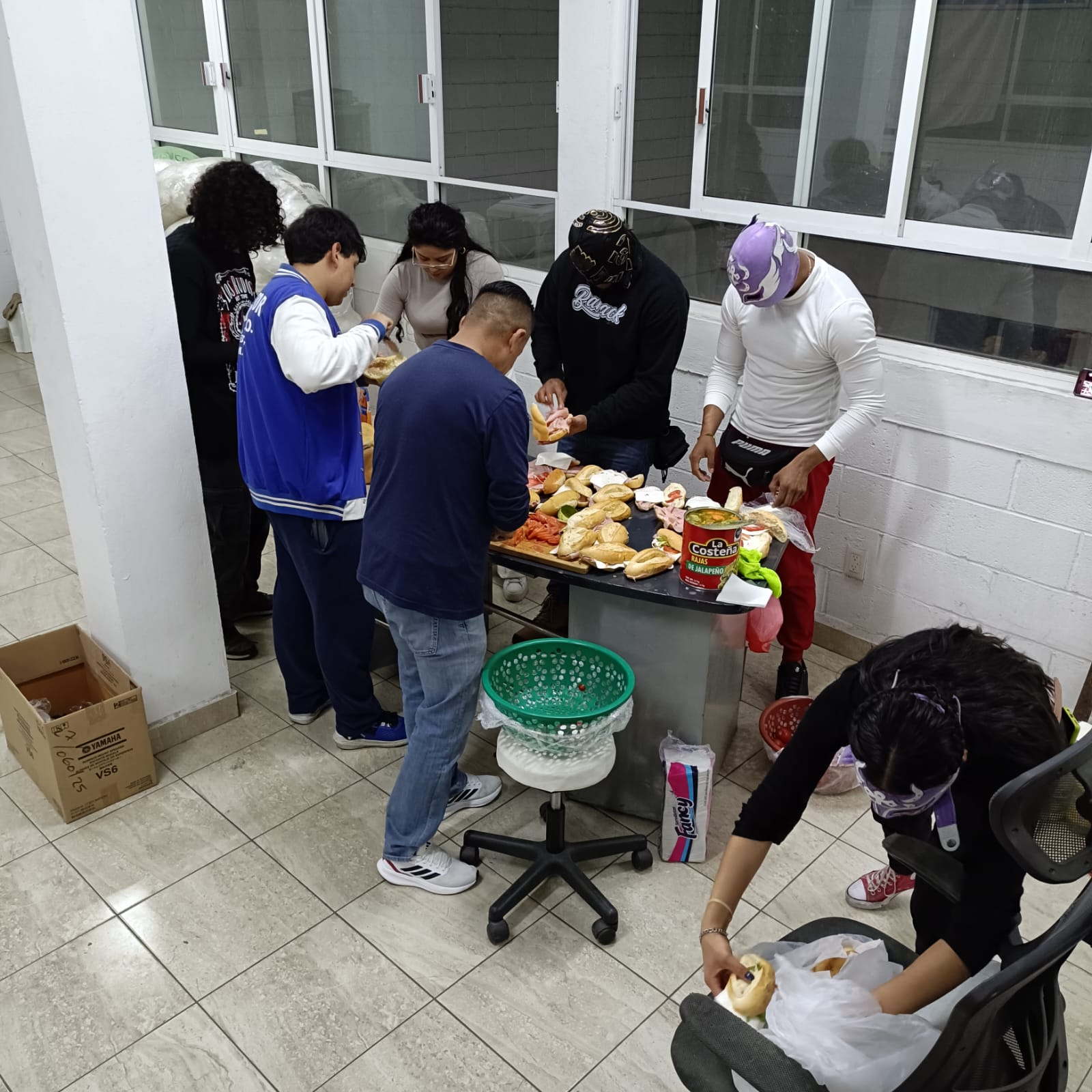 Baracks Army preparando comida para los enfermos