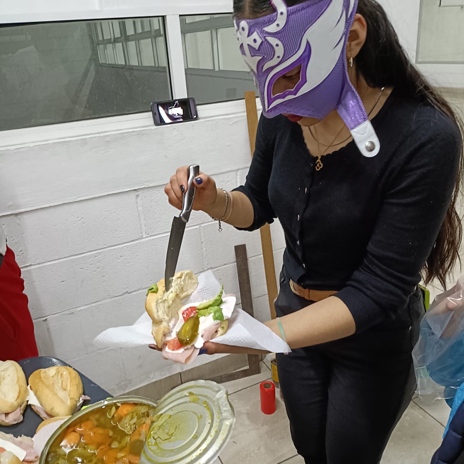 Baracks Army preparando comida para los enfermos